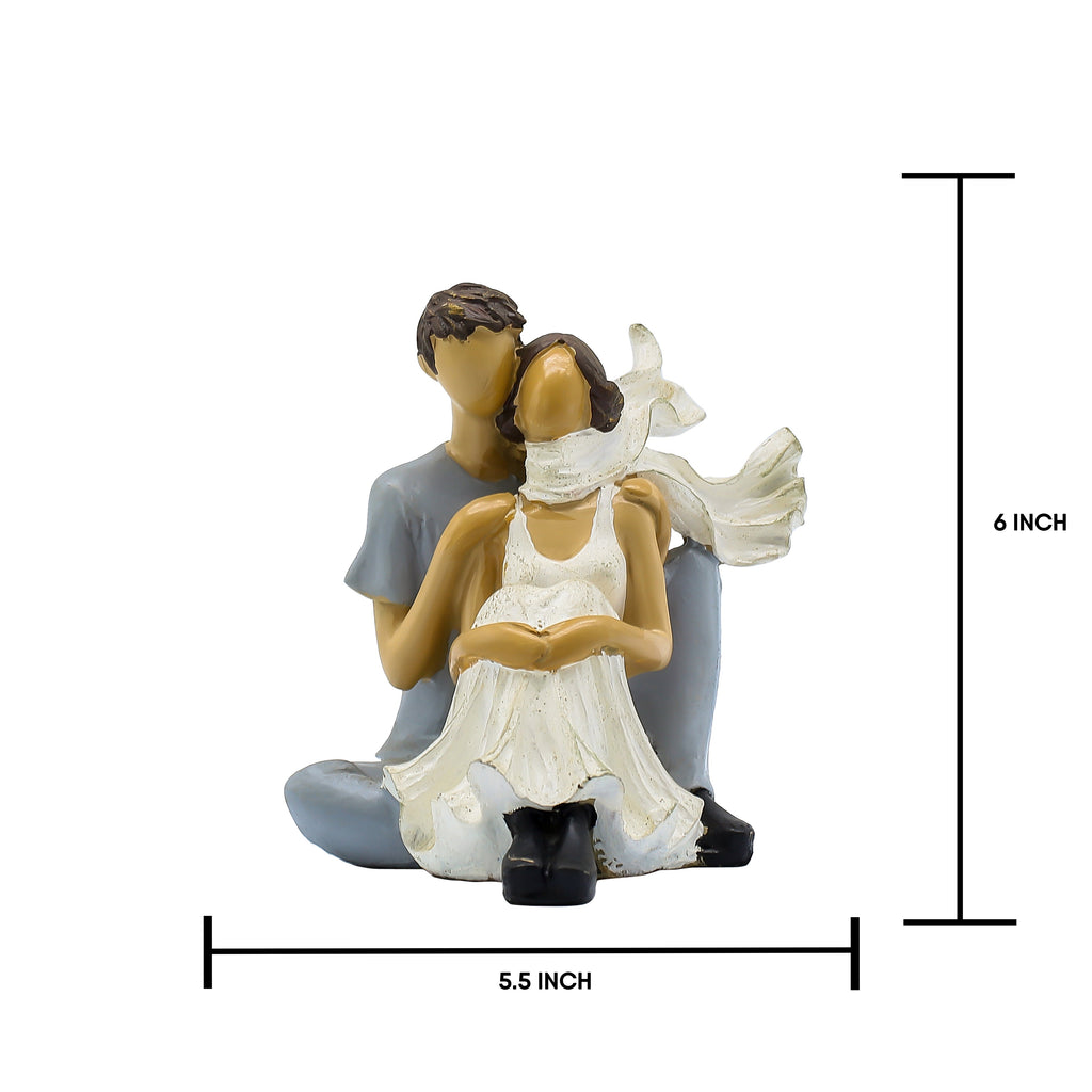 Romantic Couple Showpiece for Home Dcor | Handicrafted Polyresin Love Statue Gift for Anniversary, Wedding & Housewarming