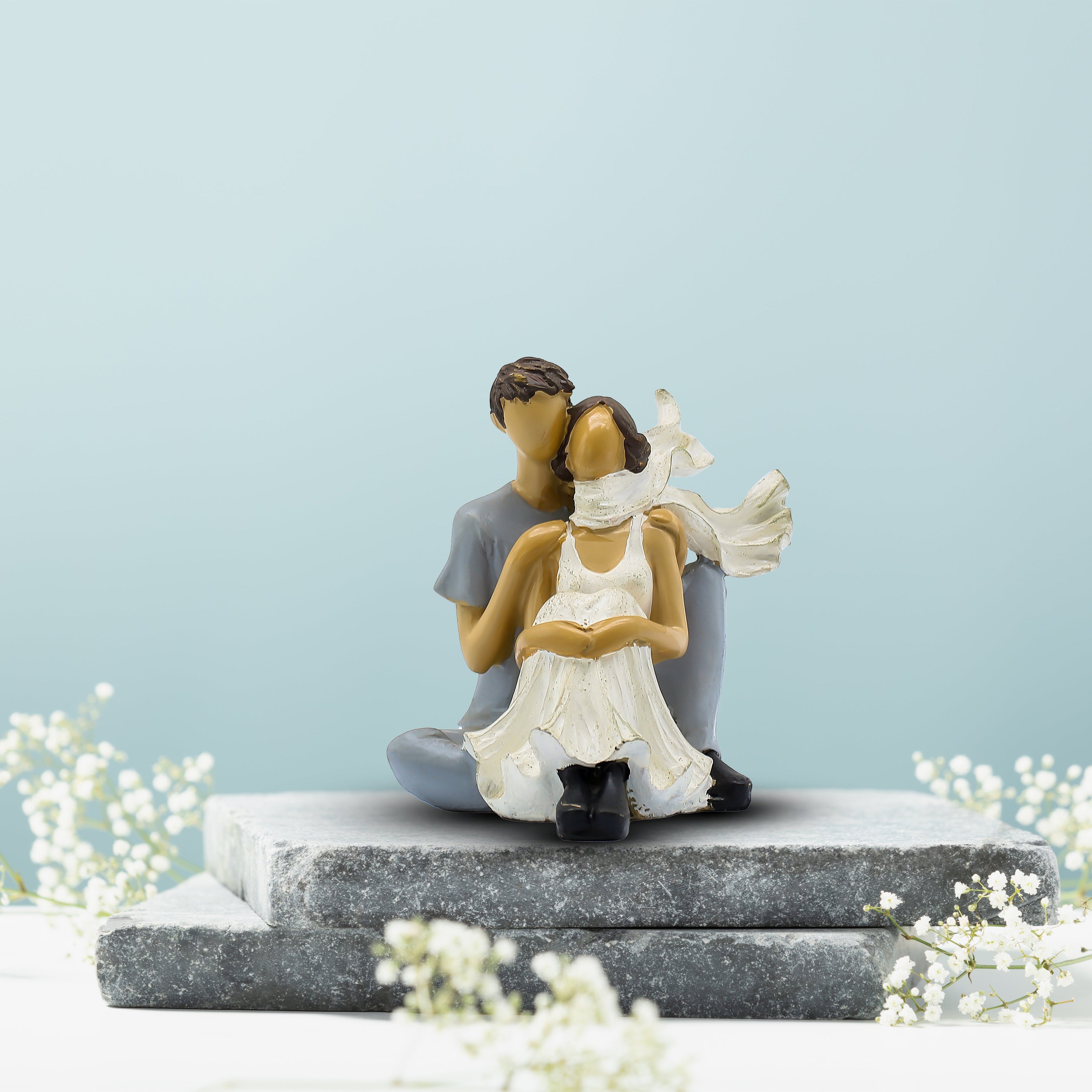 Romantic Couple Showpiece for Home Dcor | Handicrafted Polyresin Love Statue Gift for Anniversary, Wedding & Housewarming