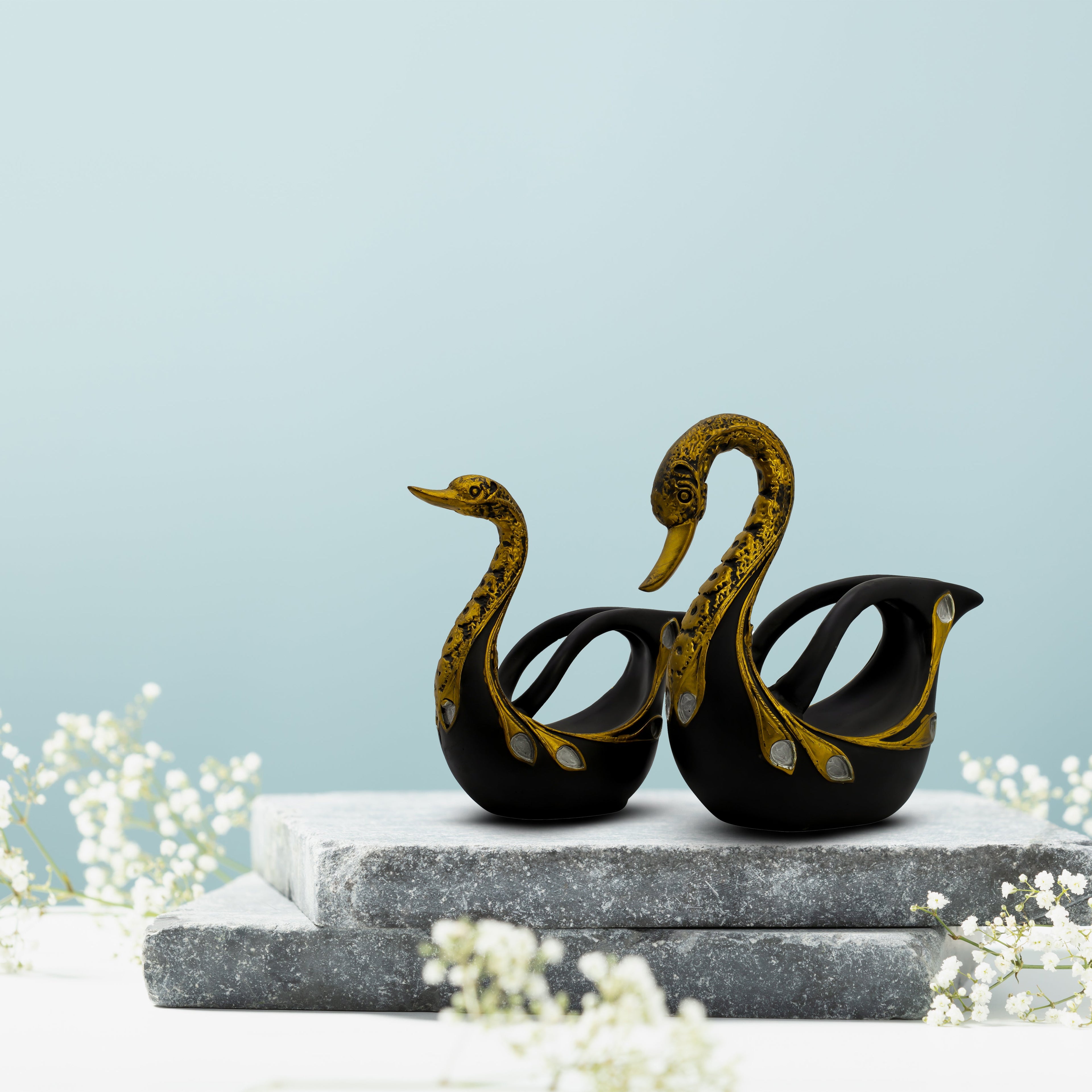 Modern Black and Gold Crane Couple Statue ? Elegant Resin Figurine with Textured Wings, Nordic Style Animal Sculpture for Home Decor, Living Room, or Wedding Anniversary Gift
