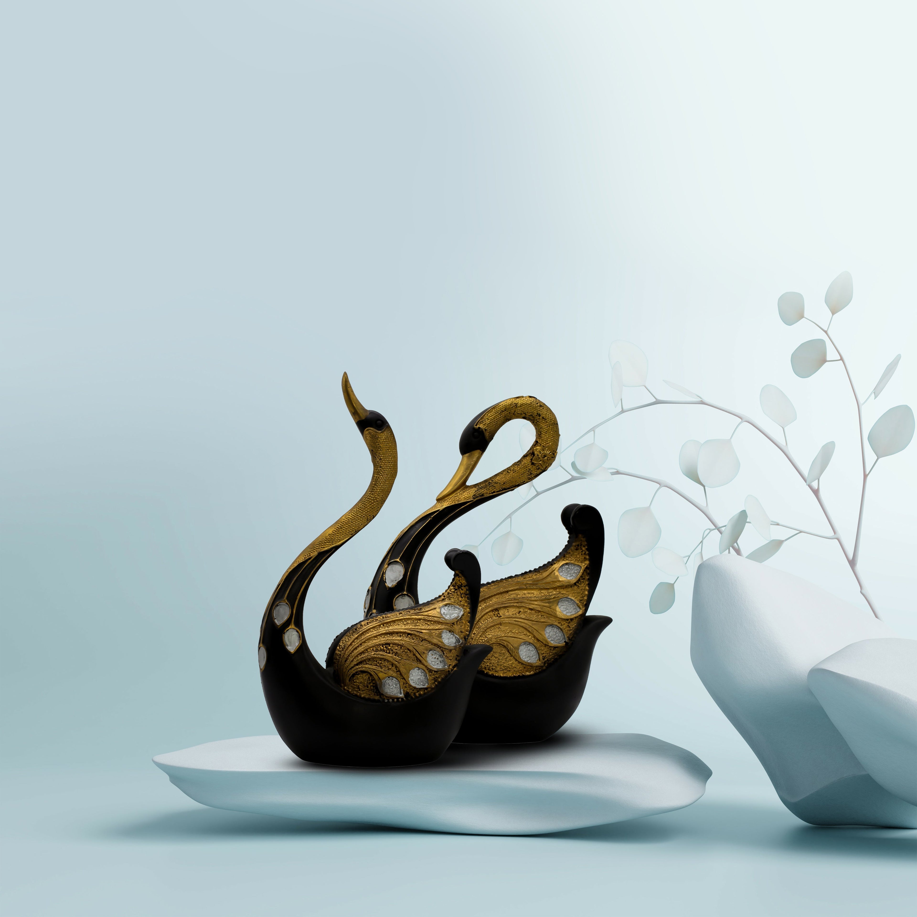 Modern Black and Gold Crane Couple Statue ? Elegant Resin Figurine with Textured Wings, Nordic Style Animal Sculpture for Home Decor, Living Room, or Wedding Anniversary Gift