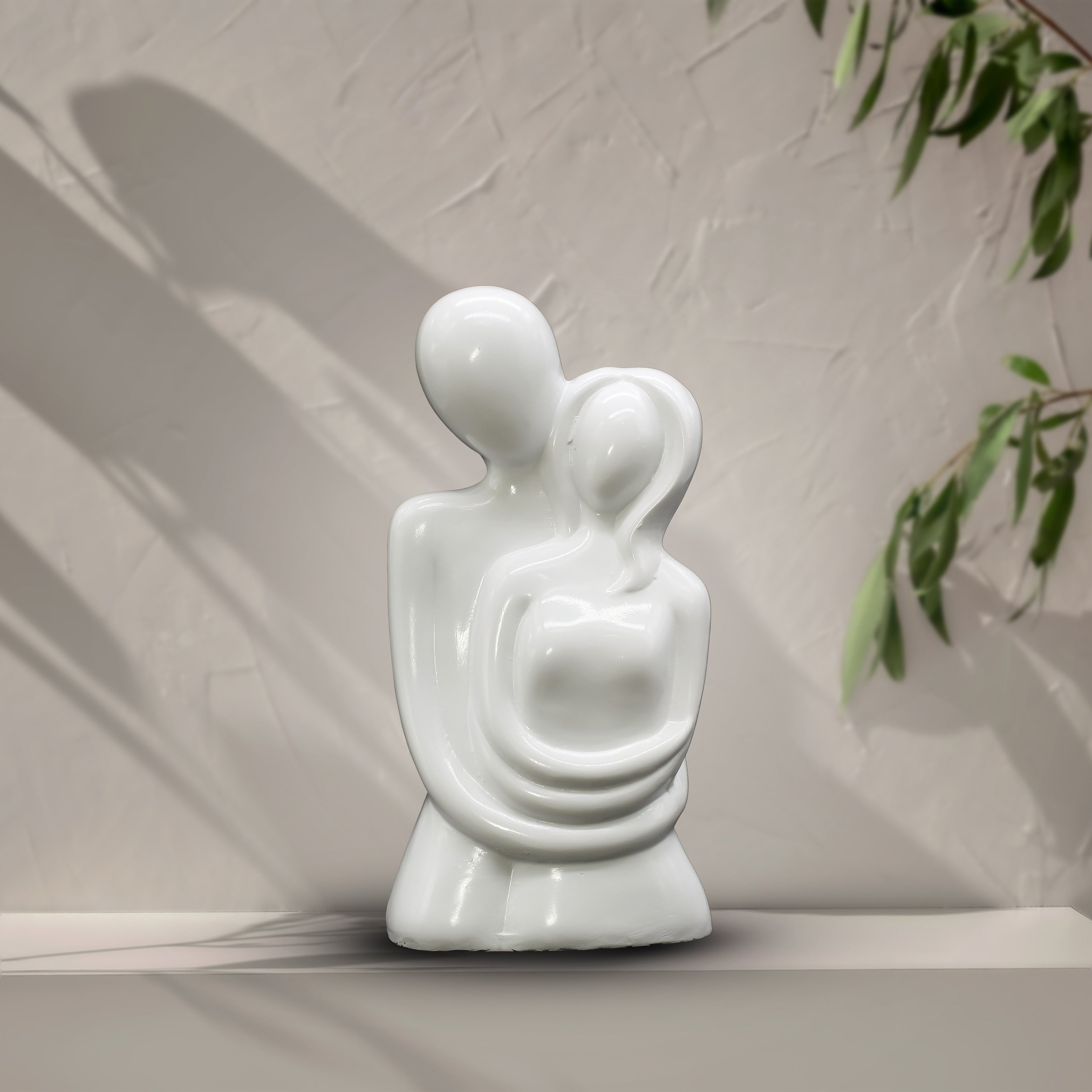 Modern White Ceramic Couple Statue - Romantic Abstract Lovers Sculpture for Home Decor, Minimalist Anniversary & Wedding Gift, Elegant Figurine for Living Room Shelf, Bedroom, or Office Desk