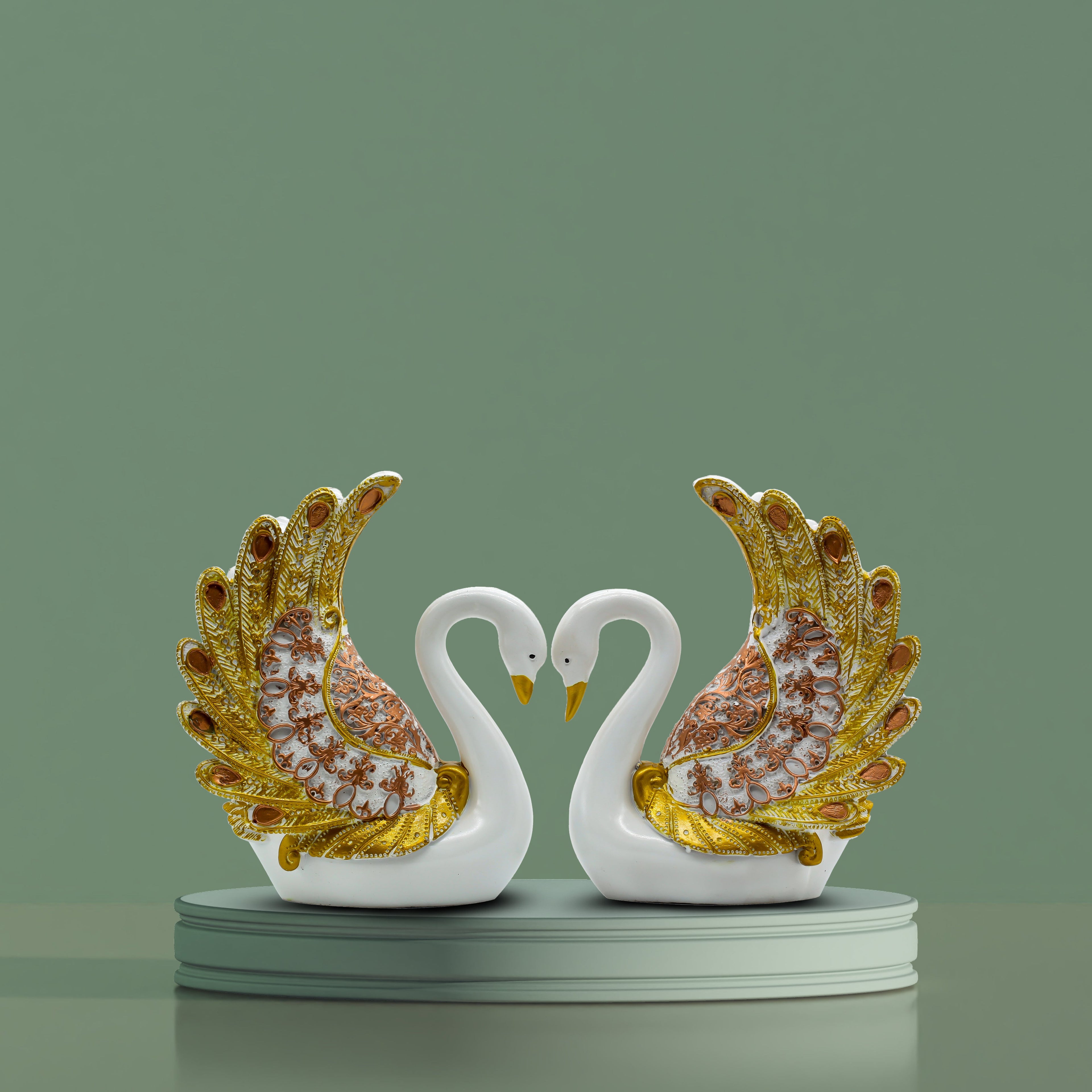 Modern White and Gold Crane Couple Statue ? Elegant Resin Figurine with Textured Wings, Nordic Style Animal Sculpture for Home Decor, Living Room, or Wedding Anniversary Gift