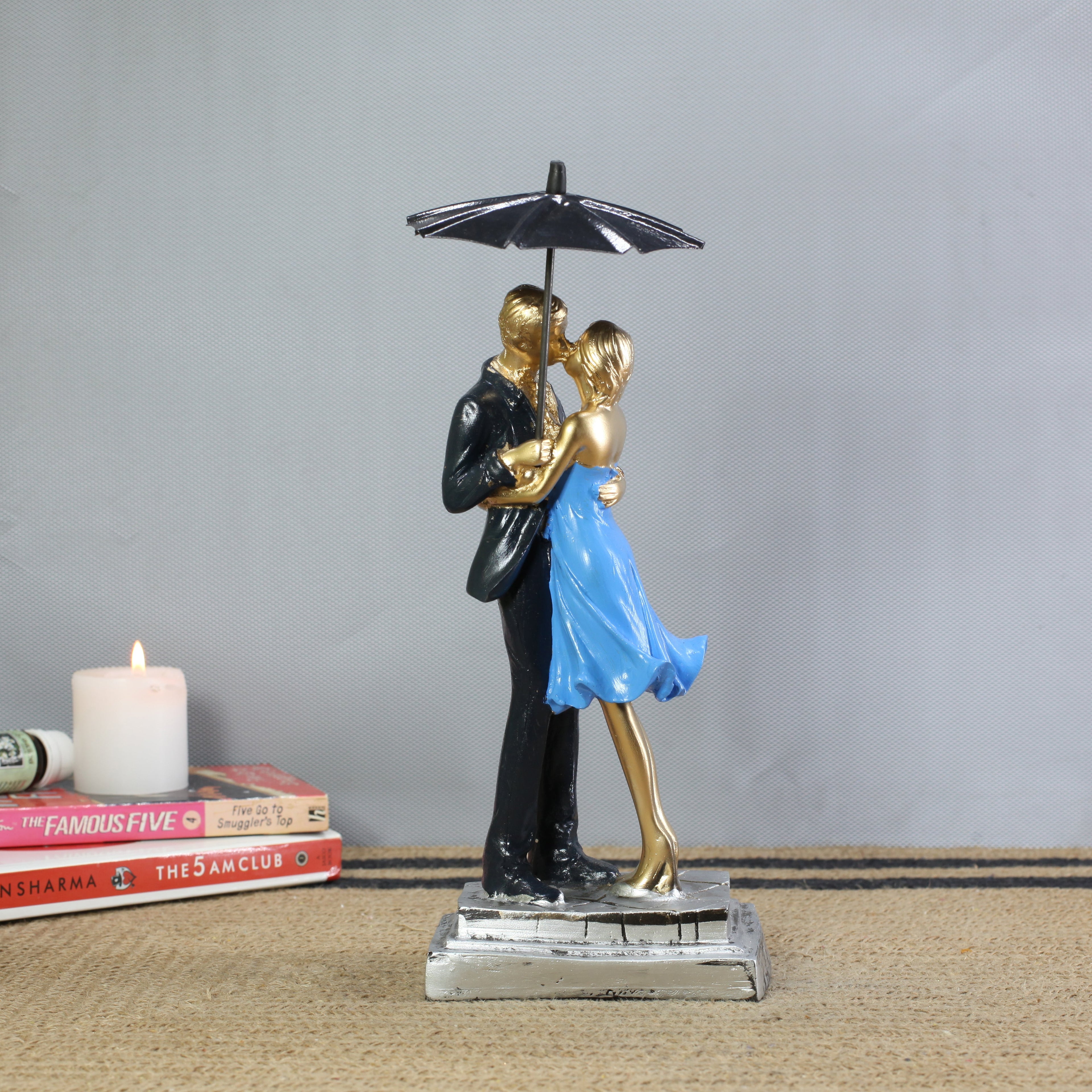 Handcrafted Resin Couple Statue, Romantic Home Decor, Anniversary Wedding Gift