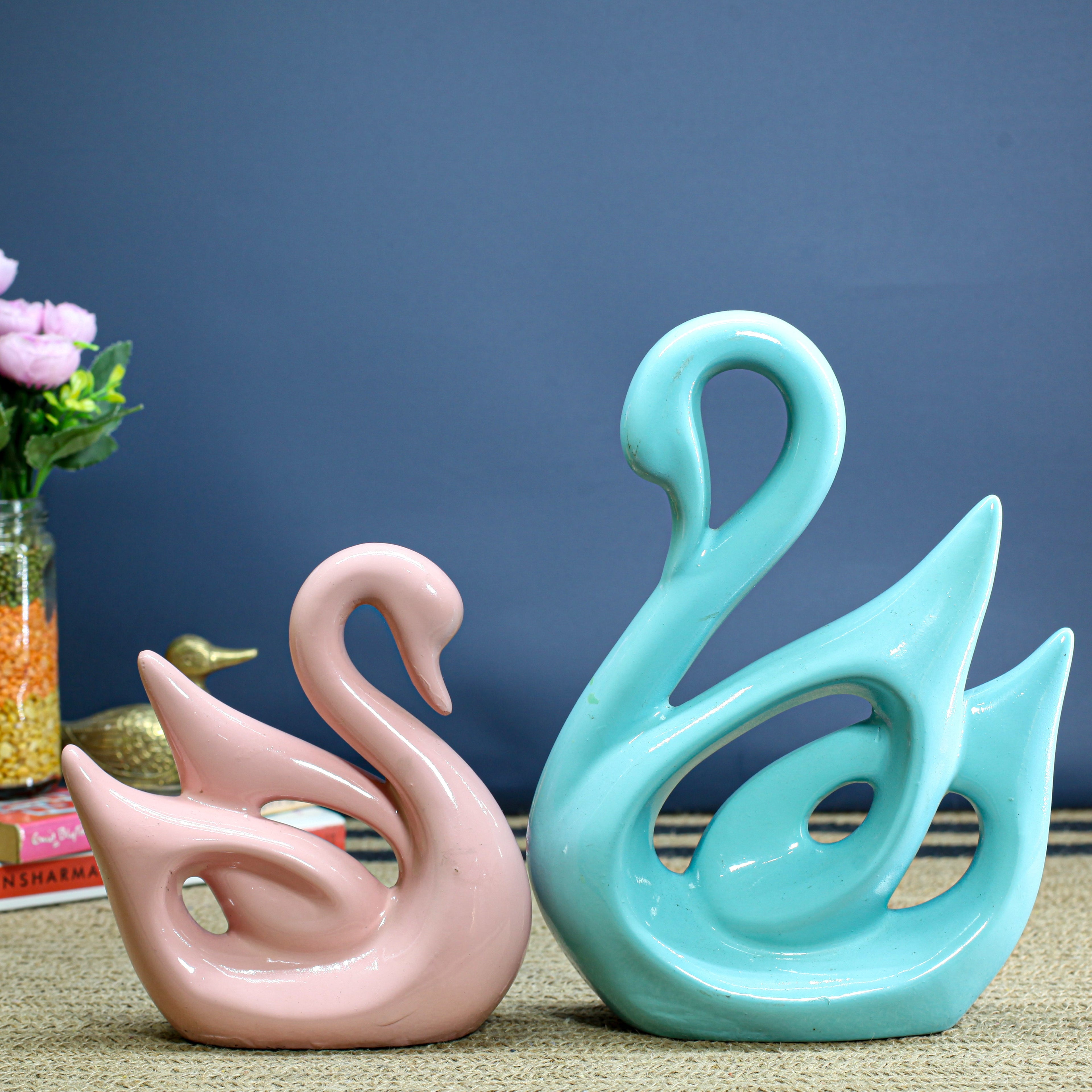Modern Crane Couple Statue ? Elegant Resin Figurine with Textured Wings, Nordic Style Animal Sculpture for Home Decor, Living Room, or Wedding Anniversary Gift