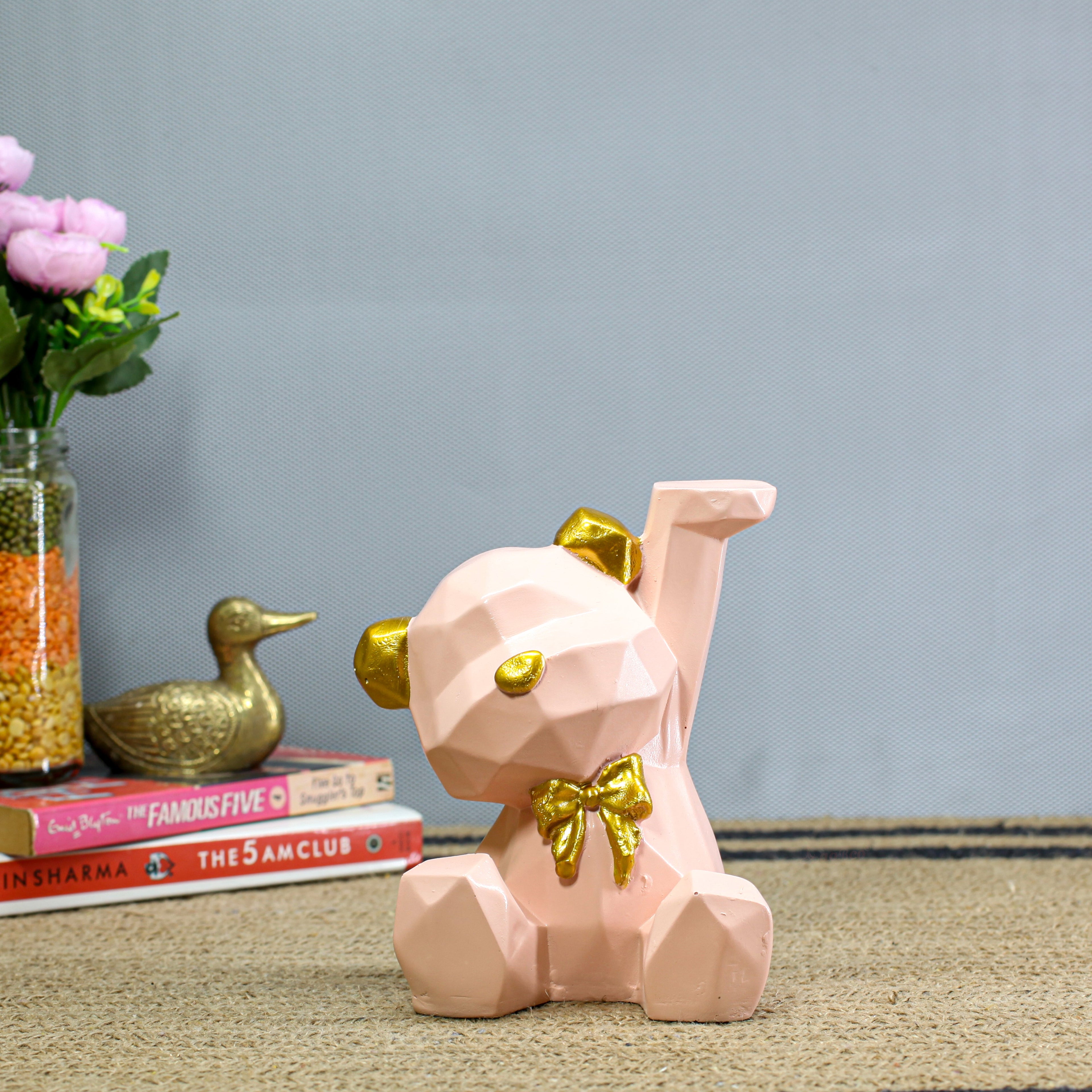 Modern Geometric Pink Bear Figurine with Gold Accents ? Faceted Resin Bear Statue for Home Decor, Nordic Style Animal Sculpture for Shelf, Office, or Living Room Decoration