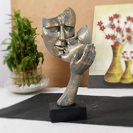 Valentine Romantic Love Couple Statue Showpiece